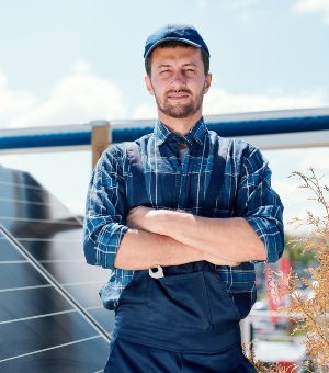 young-successful-master-of-solar-panel-installatio-WTM9AX6-qavgaypjy2zhpo96525nydk8j14vpg7ff634cr71vs